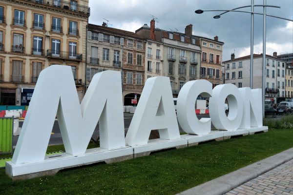 macon-254C8EA92F-A7FD-F9B4-14F6-14BA1406EE76.jpg